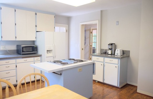 North Gresham House | Oregon Jade Lodging: Portland Suburban Ranch Style EV charger