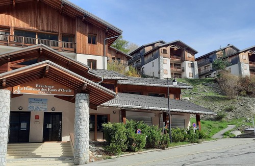 Orelle House | Orelle Val thorens: Apartment in Residence sleeps 4 to 5.