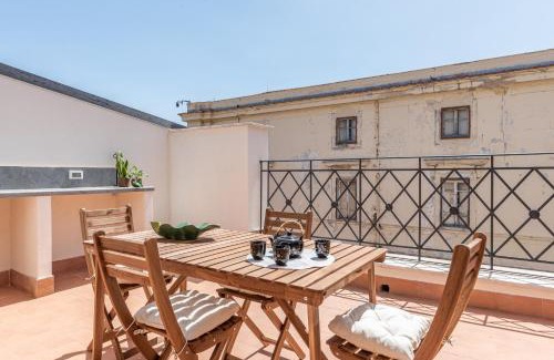 Castellammare Vucciria Apartment | Oretea Apartment with Terrace by Wonderful Italy