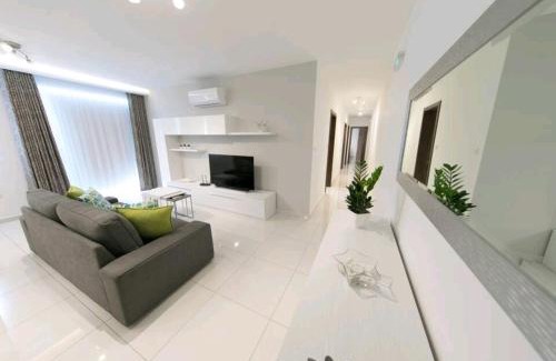 Qawra Apartment | Orion Court 4C Stunning and Luxurious 3 bedroom apartment