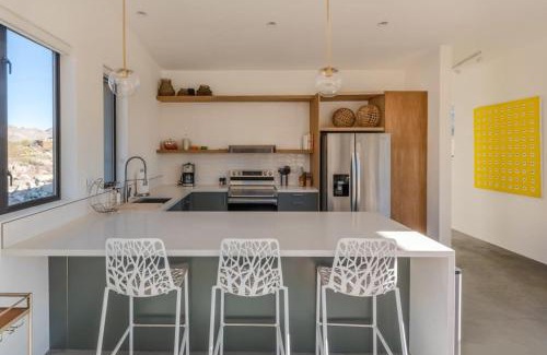 Joshua Tree House | Orion Minor - Spa and Soaking Tub with Park Views