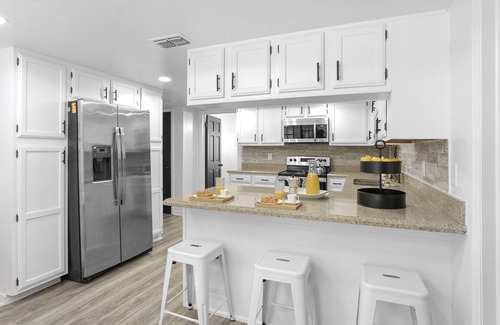 St. James Park House | Orlando Getaway | 6BR Retreat w/Pool & Fireplace