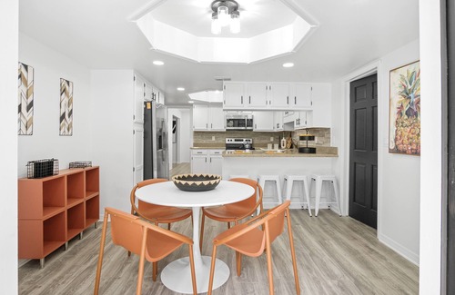 St. James Park House | Orlando Getaway | 6BR Retreat w/Pool & Fireplace