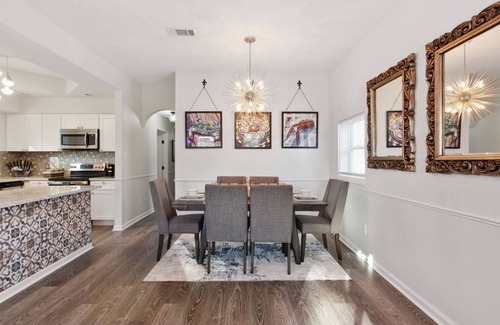 Bayou St. John House | Orleans Ave. Oasis in the Big Easy with Selfie Wall