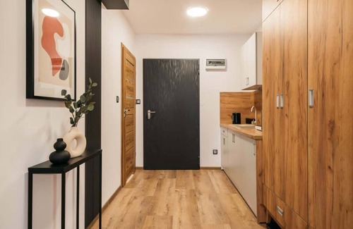 Ursus Apartment | ORSO City Studio with king size bed