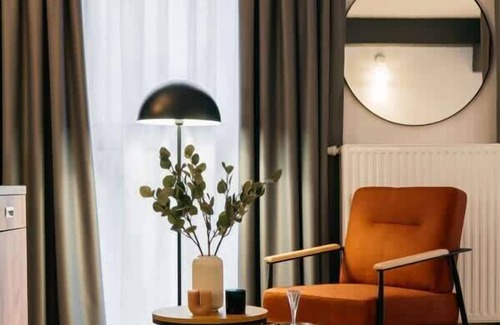 Ursus Apartment | ORSO City Studio with king size bed