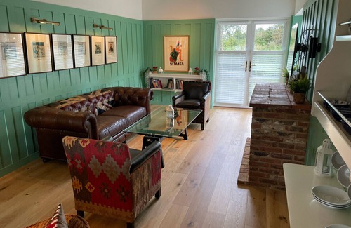 Maldon Cottage | Osea Island: Elegant Cottage