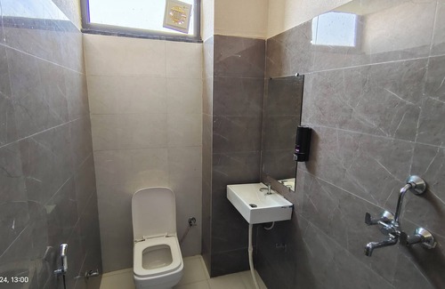 Sanganer Villa | OSHO Villa Homestay, 5 minutes to the Jaipur Airport, Garden View AC Rooms,