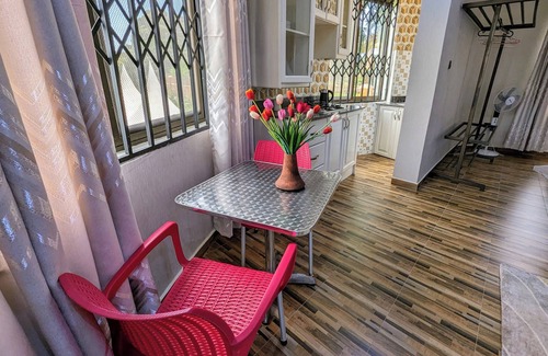 Entebbe Bed & Breakfast | Oslo Gardens
