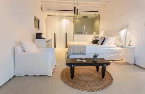 Drafaki Hotel | Ostraco Suites