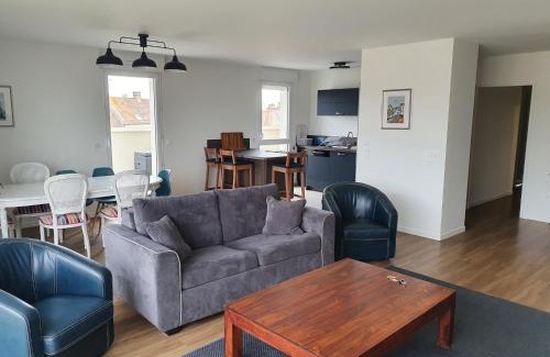 Ouistreham Apartment | Othello Sea Flat - Appartement terasse familial