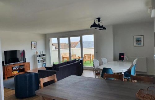 Ouistreham Apartment | Othello Sea Flat - Appartement terasse familial