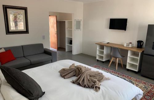 Otjiwarongo Cabin | Otjibamba Lodge