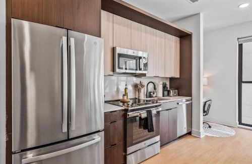 Pendleton Apartment | OTR 1 Bed Suite Free Parking Gym Pool Clubroom