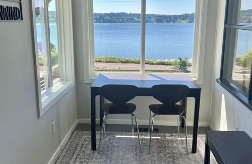 Vashon Island House | Otter Getaway - Quartermaster Harbor Beach House.