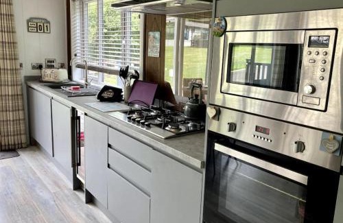 New Forest District Ski Chalet | Otters Rest Executive High Spec Lodge Shorefield County Park Lymington New Forest