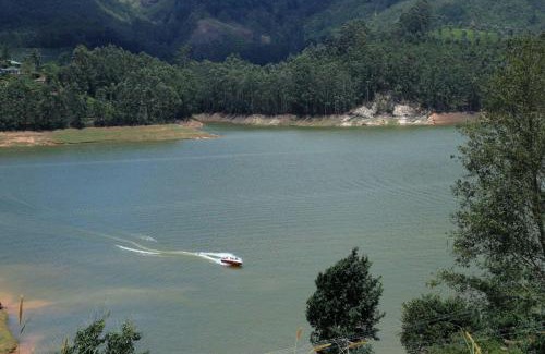 Kannan Devan Hills Resort | Ottway Hills Near Mattupetty Dam