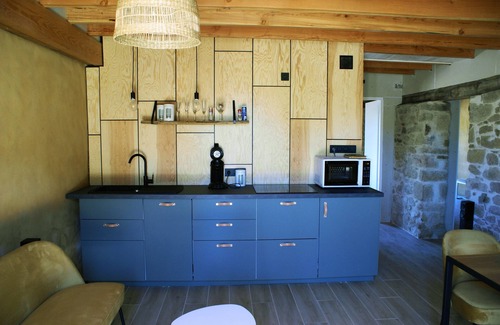 Montchevrier House | Oude Schuur Omgetoverd tot Moderne Gîte