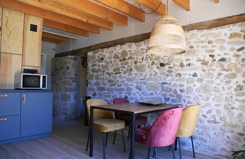 Montchevrier House | Oude Schuur Omgetoverd tot Moderne Gîte