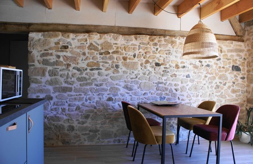 Montchevrier House | Oude Schuur Omgetoverd tot Moderne Gîte