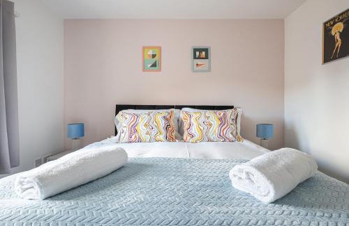 Bedford Apartment | Our latest stunning property by Our Home Short Stays free parking super fast WiFi large back garden and crisp hotel white linen