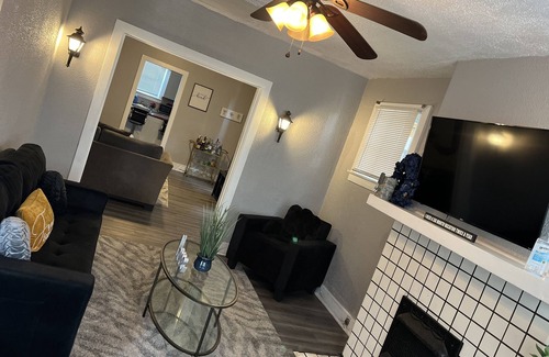 Manchester House | our newly renovated townhome puts you right in the middle of the action. Our 3br