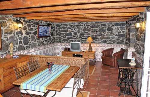 Arco da Calheta House | OurMadeira - Stonecliff Cottage, countryside retreat