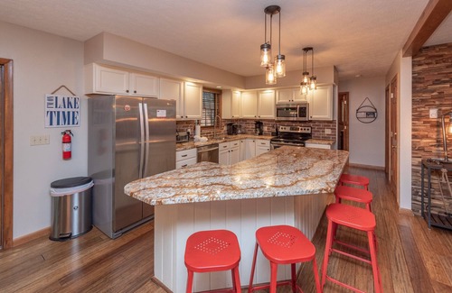 Blakeslee House | Out Of Office: Dogs Ok, Lake Access, Dock Slip, Community Pool!