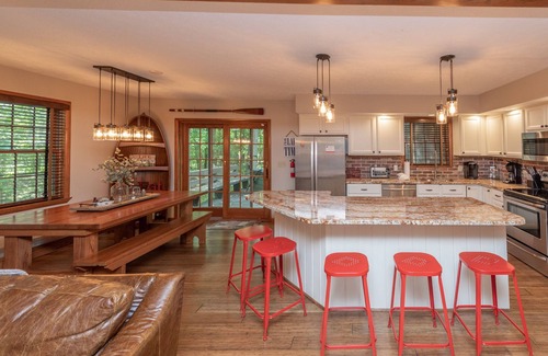 Blakeslee House | Out Of Office: Dogs Ok, Lake Access, Dock Slip, Community Pool!