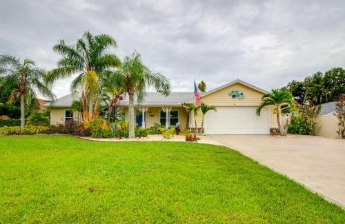 Tavares House | Outdoor Oasis with Bar and Lanai Tavares Escape