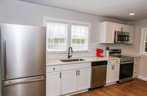 Huntersville House | Outdoorsy Escape~3BR/2BA House~Huntersville with Firepit and Huge Backyard!