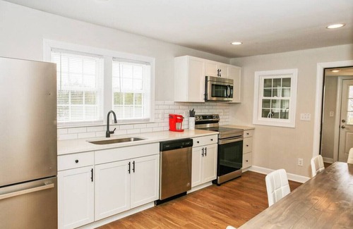 Huntersville House | Outdoorsy Escape~3BR/2BA House~Huntersville with Firepit and Huge Backyard!