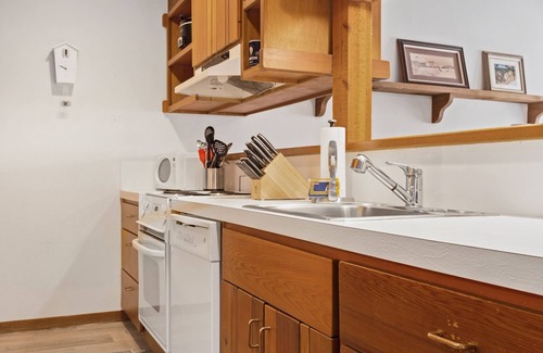 Moose Wilson Road Condo | Outpost: Larkspur 1222 - Perfect Aspens Location!