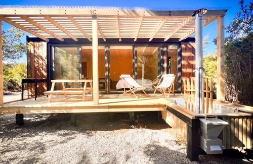 Lenca Cabin | OUTSCAPE | Cabaña en Lago Chapo con Hot Tub