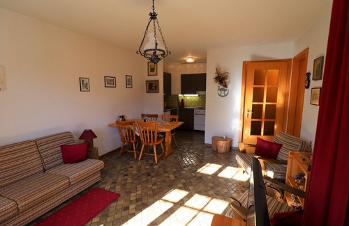 St. Luc Apartment | Outside: 2-room flat with south-facing balcony with view of the Matterhorn. Foldable terrace furnitu