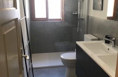 St. Luc Apartment | Outside : Beautiful flat refurbished - for 6 people - On the 3rd floor of a building - about 100m2 -