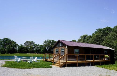 Marion House | Outstanding Lakefront Cabin in Makanda, Illinois