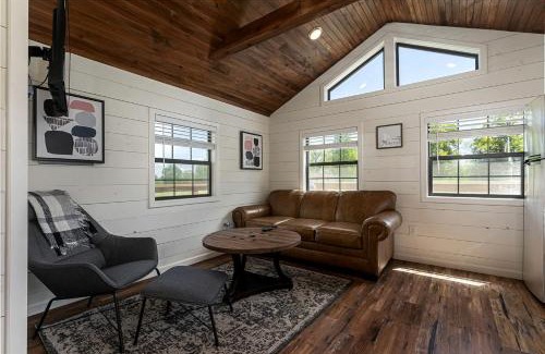 Marion House | Outstanding Lakefront Cabin in Makanda, Illinois