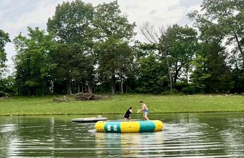 Marion House | Outstanding Lakefront Cabin in Makanda, Illinois