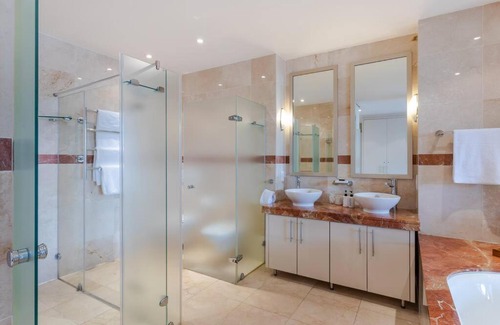 Victoria and Alfred Waterfront Apartment | Outstanding V&A Marina Waterfront apartment