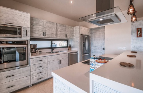 Cerritos Condo | OV7 Casa Loba