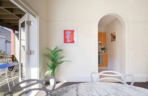Glebe Apartment | Oversized Artdeco Apartment w 4m high ceilings