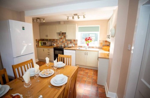 Jedburgh Cottage | Owl Cottage, in Rural Farm Location with Games Room