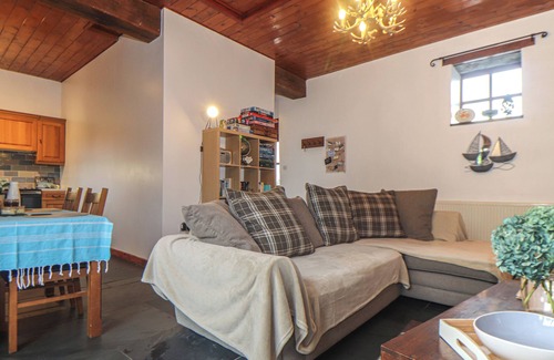 Pelynt Cottage | OWL COTTAGE, pet friendly, with open fire in Pelynt