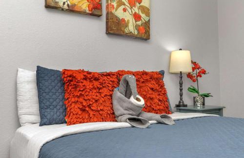 Wright House | Owl's Nest - Cozy Townhome Close to Beaches, Attractions & More!