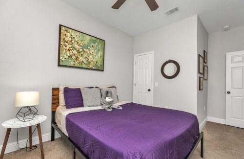 Wright House | Owl's Nest - Cozy Townhome Close to Beaches, Attractions & More!