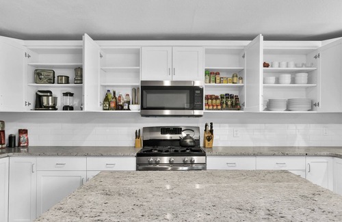 Sunset House | Owl's Nest Hideaway - 4 bedroom 2 bath Family Home!