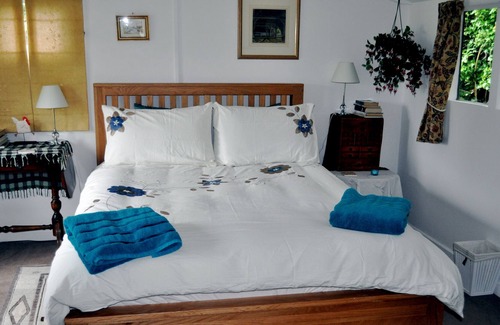 Ewhurst Green Cabin | Owl's Nest - Rural Retreat set in peaceful relaxing garden