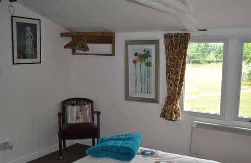 Ewhurst Green Cabin | Owl's Nest - Rural Retreat set in peaceful relaxing garden