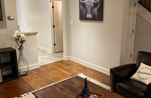 Oxford Condo | Oxford Condo - Minutes from Campus and the Square